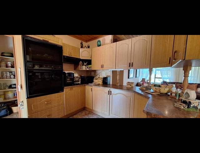 6 BEDROOM HOUSE FOR SALE IN GROOT BRAKRIVIER CENTRAL